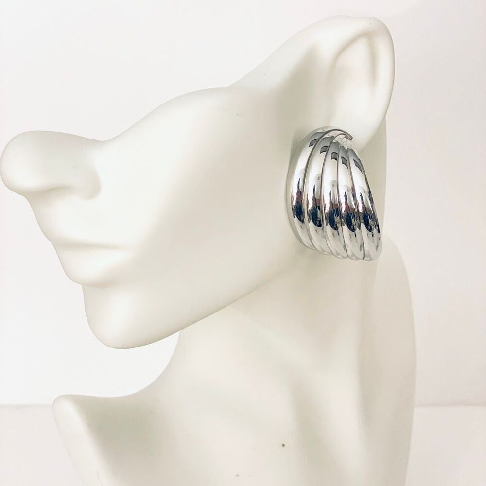 NWT Gorgeous Natasha chunky silver-tone seashell-style highly polished earrings